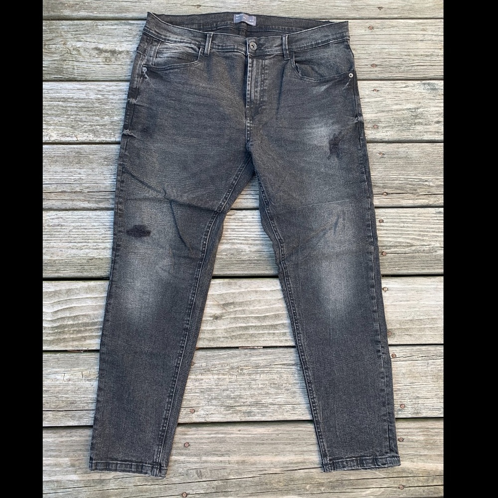 Men’s Zara slim fit jeans size 34 black distressed